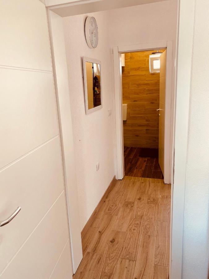 Apartment Elena Donji Okrug  Exteriör bild